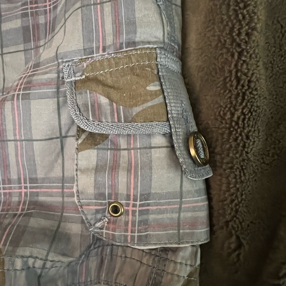 Crazy Shirt Hawaiian Plaid Cargo Shorts - Picture 4 of 5